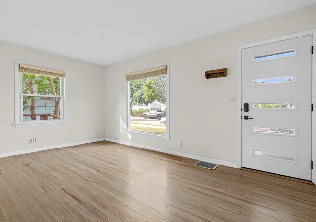 Photo 3 of Single family home for sale at 6133 Thomas Ave S, Minneapolis, MN 55410 | MLS# 7131502 | Listing updated on 2026-10-09