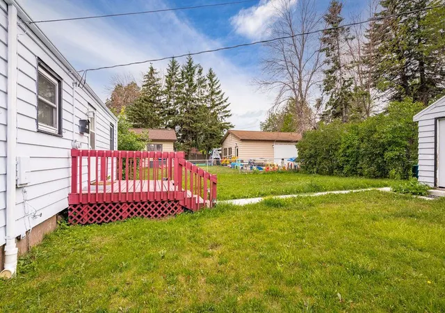 Photo 3 of Single family home for sale at 5915 Grand Ave, Duluth, MN 55807 | MLS# 7131754 | Listing updated on 2026-09-17