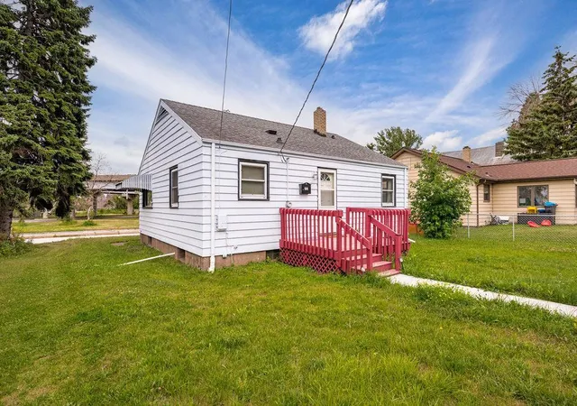Photo 4 of Single family home for sale at 5915 Grand Ave, Duluth, MN 55807 | MLS# 7131754 | Listing updated on 2026-09-17