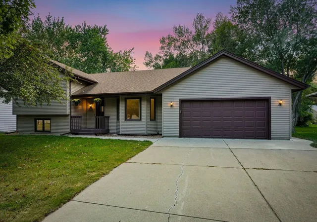Photo 1 of Single family home for sale at 330 Nw Shady Ridge Rd, Hutchinson, MN 55350 | MLS# 7131766 | Listing updated on 2026-09-17