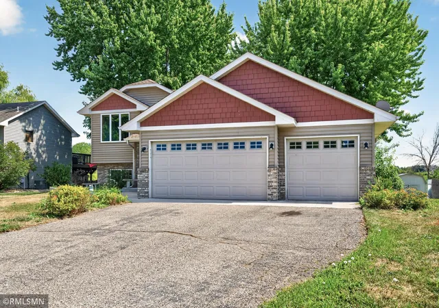 Photo 2 of Single family home for sale at 14431 Glenbrook Ave N, Hugo, MN 55038 | MLS# 7132304 | Listing updated on 2026-09-16
