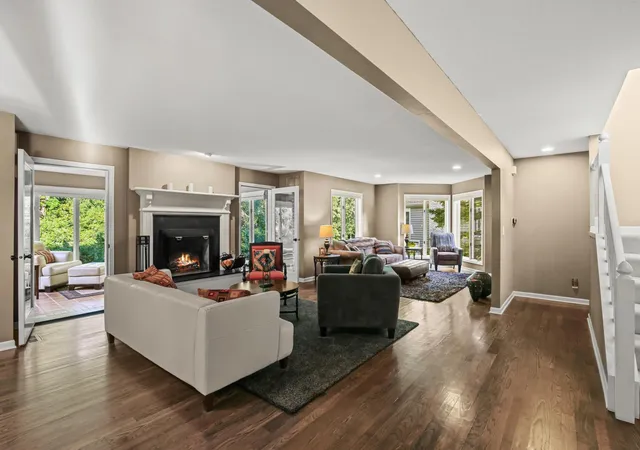 Photo 3 of Single family home for sale at 142 Wildwood Bay Dr, Saint Paul, MN 55115 | MLS# 7132661 | Listing updated on 2026-09-18