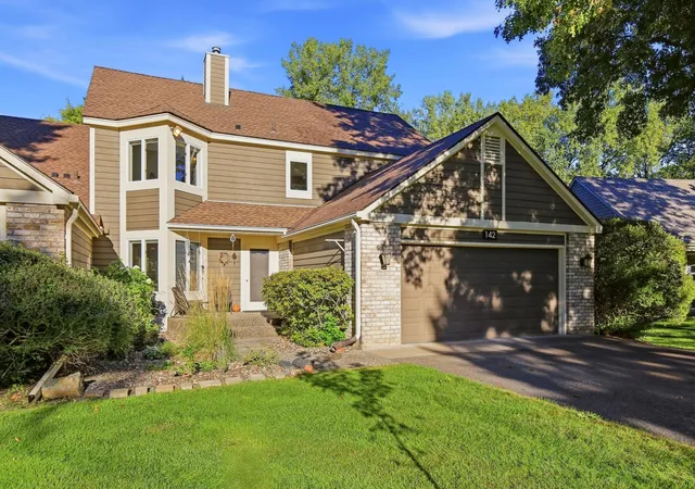 Photo 4 of Single family home for sale at 142 Wildwood Bay Dr, Saint Paul, MN 55115 | MLS# 7132661 | Listing updated on 2026-09-18