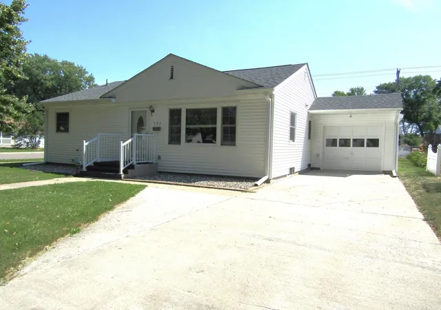 Photo 1 of Sale Pending at 302 S 12th St, Montevideo, MN 56265 | MLS# 7132681 | Listing updated on 2026-09-17