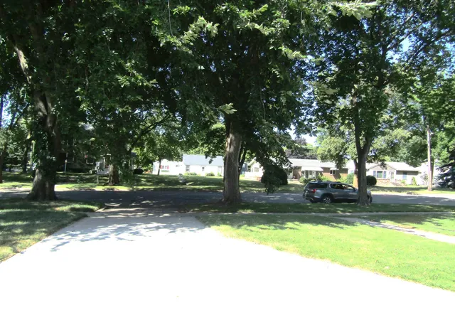 Photo 2 of Sale Pending at 302 S 12th St, Montevideo, MN 56265 | MLS# 7132681 | Listing updated on 2026-09-17