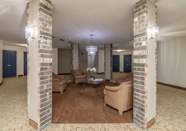 Listing Photo 4 - Condo for sale in building located at 1860 Eagle Ridge Dr, Mendota Heights, MN 55118 - Unit #W304