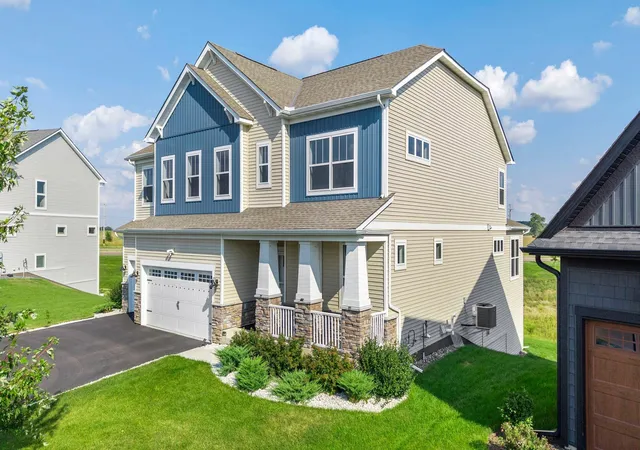 Photo 3 of Single family home for sale at 1961 Dahlia Dr, Shakopee, MN 55379 | MLS# 7132965 | Listing updated on 2026-09-17