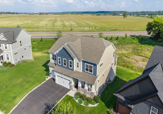 Photo 4 of Single family home for sale at 1961 Dahlia Dr, Shakopee, MN 55379 | MLS# 7132965 | Listing updated on 2026-09-17