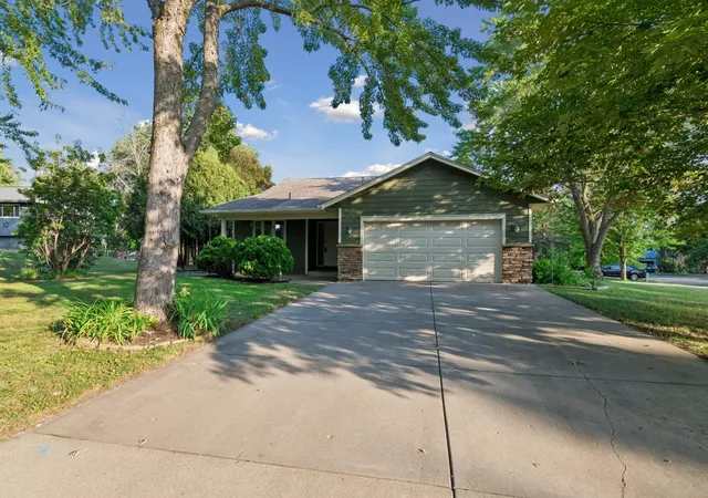 Photo 2 of Single family home for sale at 951 Redwing Ct, Chanhassen, MN 55317 | MLS# 7133040 | Listing updated on 2026-09-17
