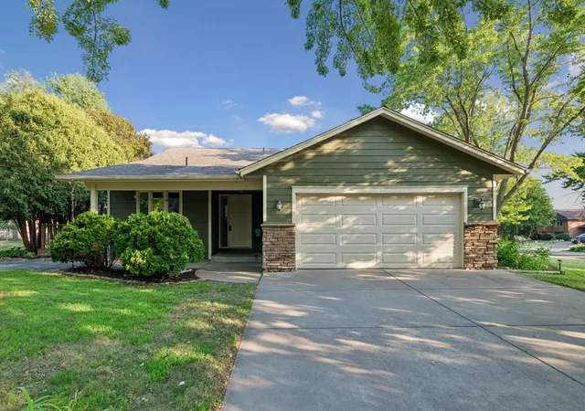 Photo 3 of Single family home for sale at 951 Redwing Ct, Chanhassen, MN 55317 | MLS# 7133040 | Listing updated on 2026-09-17