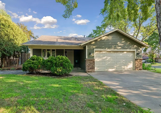 Photo 3 of Single family home for sale at 951 Redwing Ct, Chanhassen, MN 55317 | MLS# 7133040 | Listing updated on 2026-09-17