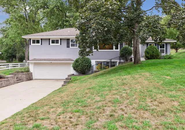 Photo 1 of Sale Pending at 2820 W 91st St, Bloomington, MN 55431 | MLS# 7133095 | Listing updated on 2026-09-09