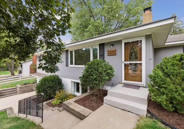 Photo 2 of Sale Pending at 2820 W 91st St, Bloomington, MN 55431 | MLS# 7133095 | Listing updated on 2026-09-09