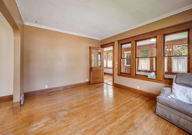 Photo 4 of Sale Pending at 315 W 6Th St, Blue Earth, MN 56013 | MLS# 7133406 | Listing updated on 2026-09-09