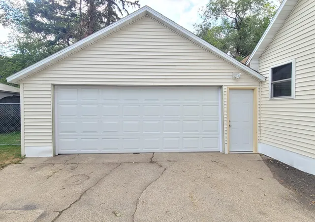 Photo 3 of Sale Pending at 311 14Th St N, Moorhead, MN 56560 | MLS# 7133428 | Listing updated on 2026-09-29