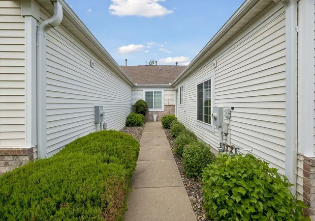Photo 3 of Single family home for sale at 18716 Kalmar Ct, Lakeville, MN 55044 | MLS# 7133457 | Listing updated on 2026-09-16