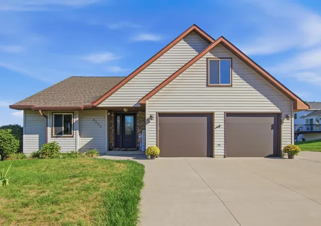 Photo 1 of Single family home for sale at 4002 Oak Knoll Dr, Eau Claire, WI 54701 | MLS# 7134054 | Listing updated on 2026-09-14