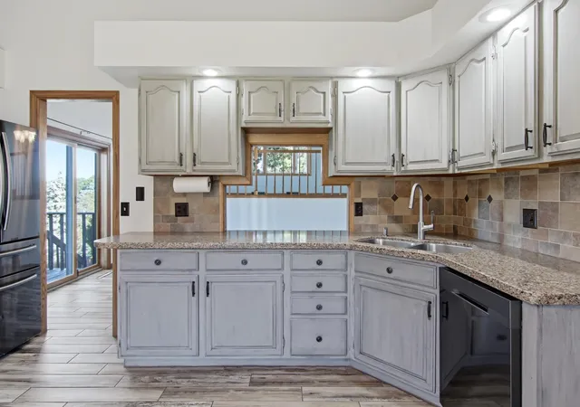 Photo 3 of Single family home for sale at 4002 Oak Knoll Dr, Eau Claire, WI 54701 | MLS# 7134054 | Listing updated on 2026-09-14