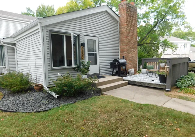 Photo 1 of Sale Pending at 4852 Grenwich Trl N, Oakdale, MN 55128 | MLS# 7134189 | Listing updated on 2026-09-17