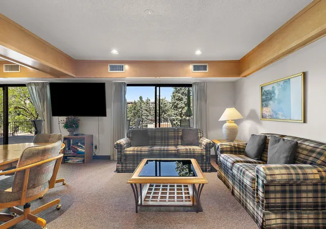 Photo 4 of Condo for sale at 4100 Parklawn Ave #109, Minneapolis, MN 55435 | MLS# 7134402 | Listing updated on 2026-10-10