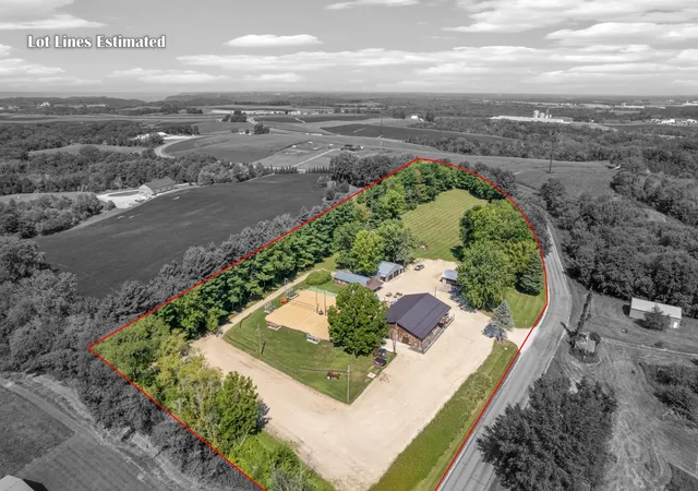 Photo 3 of Single family home for sale at S3165 County Road M, Fountain City, WI 54629 | MLS# 7135092 | Listing updated on 2026-09-17