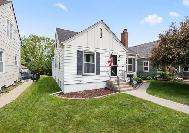 Photo 3 of Single family home for sale at 2231 Mckinley St Ne, Minneapolis, MN 55418 | MLS# 7135098 | Listing updated on 2026-09-17