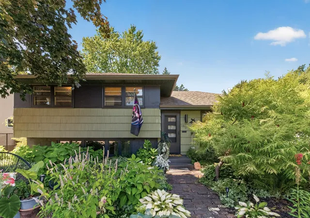 Photo 1 of Single family home for sale at 1317 Charlton St, Saint Paul, MN 55118 | MLS# 7135251 | Listing updated on 2026-09-17