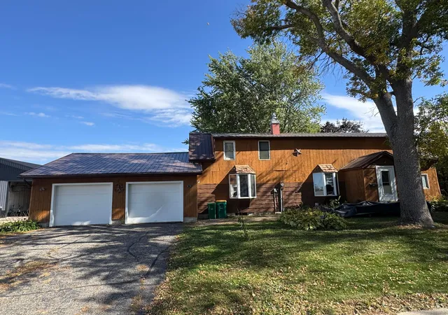 Photo 2 of Single family home for sale at 209 S Teal St, Janesville, MN 56048 | MLS# 7135441 | Listing updated on 2026-09-18