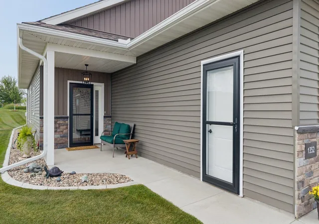 Photo 3 of Single family home for sale at 1352 Bradford St Se, Hutchinson, MN 55350 | MLS# 7135763 | Listing updated on 2026-09-16