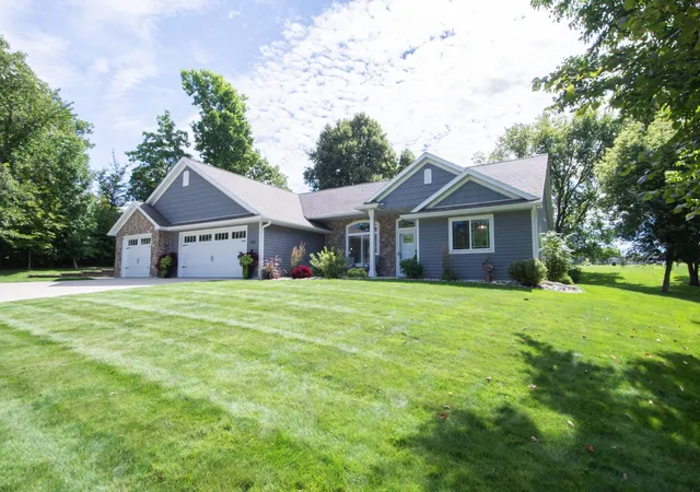 Photo 2 of Single family home for sale at 1853 Aspen Dr, Detroit Lakes, MN 56501 | MLS# 7135959 | Listing updated on 2026-09-16