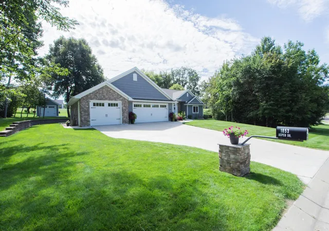 Photo 3 of Single family home for sale at 1853 Aspen Dr, Detroit Lakes, MN 56501 | MLS# 7135959 | Listing updated on 2026-09-16