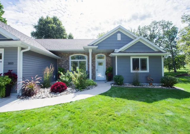 Photo 4 of Single family home for sale at 1853 Aspen Dr, Detroit Lakes, MN 56501 | MLS# 7135959 | Listing updated on 2026-09-16
