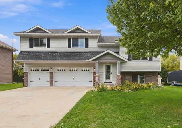 Photo 2 of Single family home for sale at 609 Ingalls Dr, Buffalo, MN 55313 | MLS# 7136008 | Listing updated on 2026-09-17