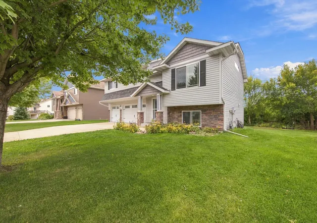 Photo 3 of Single family home for sale at 609 Ingalls Dr, Buffalo, MN 55313 | MLS# 7136008 | Listing updated on 2026-09-17