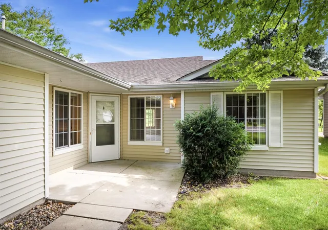 Photo 2 of Single family home for sale at 817 Greensview Ct Nw, Hutchinson, MN 55350 | MLS# 7136010 | Listing updated on 2026-09-16