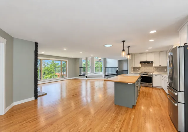 Photo 2 of Single family home for sale at 3015 Valleywood Dr Sw, Rochester, MN 55902 | MLS# 7136226 | Listing updated on 2026-09-17