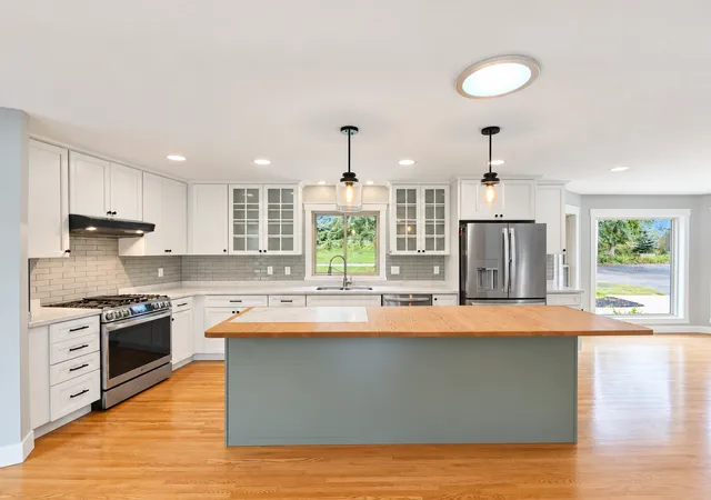 Photo 3 of Single family home for sale at 3015 Valleywood Dr SW, Rochester, MN 55902 | MLS# 7136226 | Listing updated on 2026-09-17