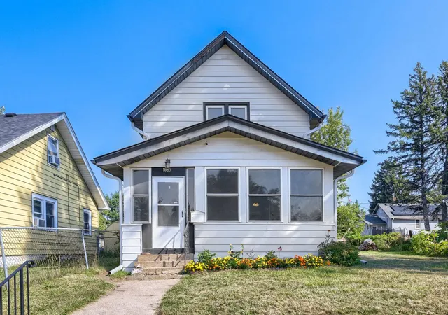 Photo 1 of Sale Pending at 1885 Ivy Ave E, Saint Paul, MN 55119 | MLS# 7136286 | Listing updated on 2026-09-17