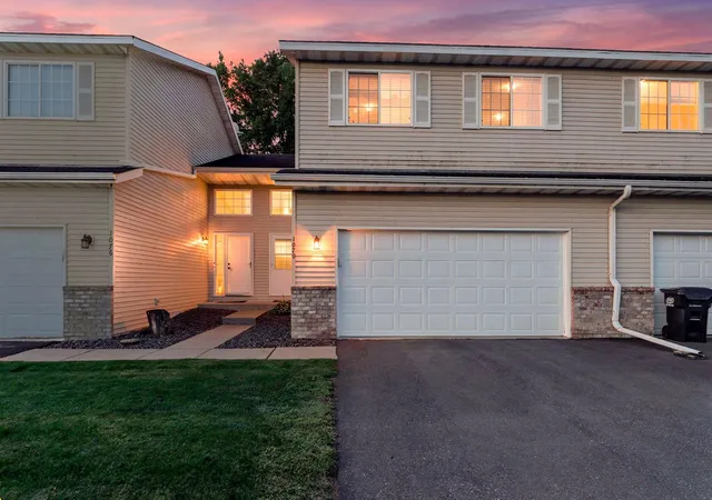 Photo 1 of Single family home for sale at 1070 Pine St, Farmington, MN 55024 | MLS# 7136810 | Listing updated on 2026-09-17