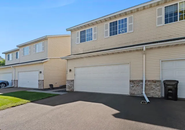 Photo 3 of Single family home for sale at 1070 Pine St, Farmington, MN 55024 | MLS# 7136810 | Listing updated on 2026-09-17