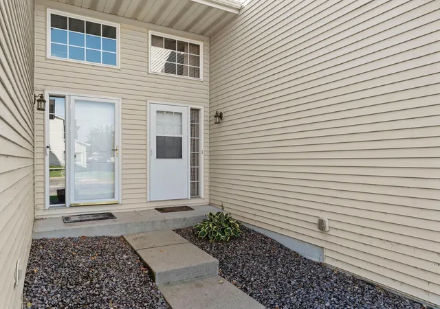 Photo 4 of Single family home for sale at 1070 Pine St, Farmington, MN 55024 | MLS# 7136810 | Listing updated on 2026-09-17