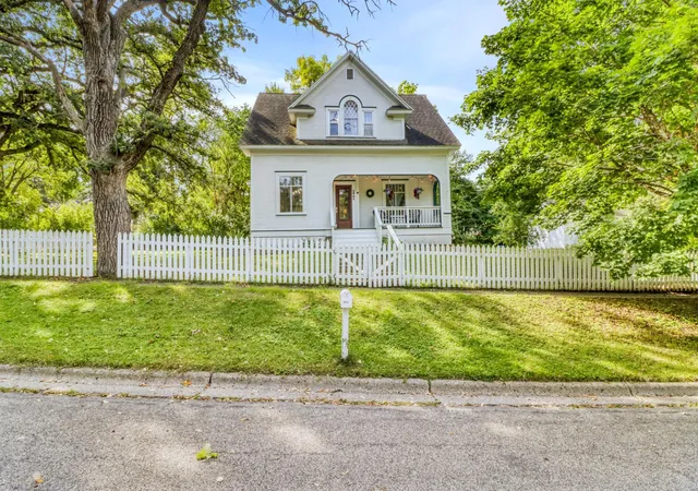 Photo 2 of Single family home for sale at 322 3rd Avenue Se, Pelican Rapids, MN 56572 | MLS# 7136880 | Listing updated on 2026-09-18