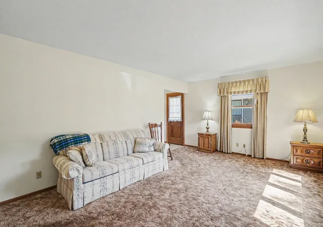 Photo 3 of Single family home for sale at 913 7th Avenue E, Shakopee, MN 55379 | MLS# 7136947 | Listing updated on 2026-09-17