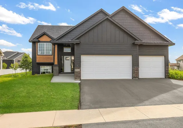 Photo 1 of Single family home for sale at 18560 Hexham Ln, Lakeville, MN 55044 | MLS# 7137000 | Listing updated on 2026-09-16