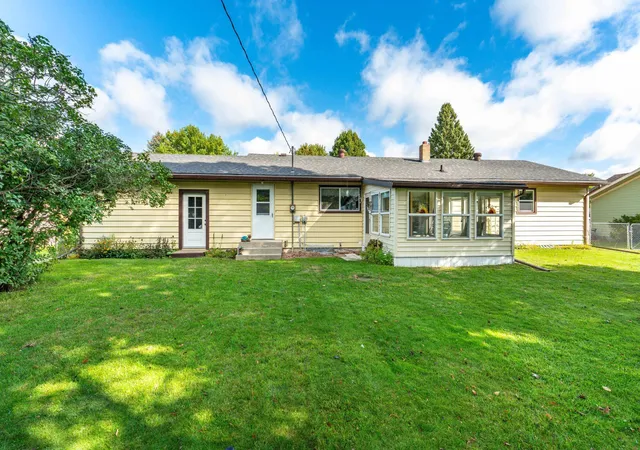 Photo 2 of Single family home for sale at 101 W Hillside Ave, Fergus Falls, MN 56537 | MLS# 7137121 | Listing updated on 2026-09-19