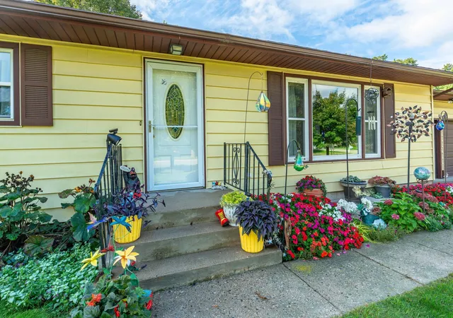 Photo 4 of Single family home for sale at 101 W Hillside Ave, Fergus Falls, MN 56537 | MLS# 7137121 | Listing updated on 2026-09-19