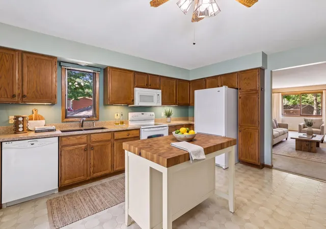 Photo 3 of Sale Pending at 17355 Sunset Trl SW, Prior Lake, MN 55372 | MLS# 7137521 | Listing updated on 2026-09-17