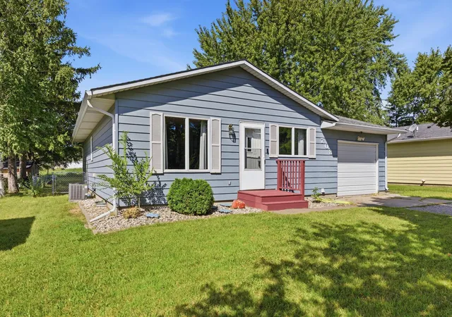 Photo 1 of Single family home for sale at 708 California St Nw, Hutchinson, MN 55350 | MLS# 7137805 | Listing updated on 2026-09-17