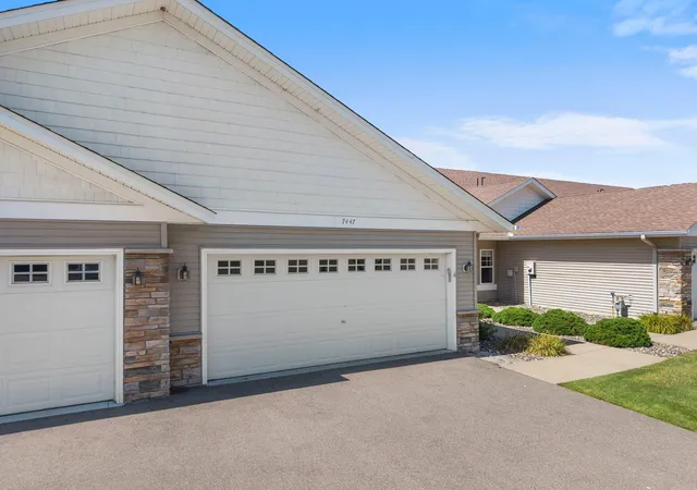 Photo 4 of Single family home for sale at 7447 Timber Crst Dr S, Cottage Grove, MN 55016 | MLS# 7138444 | Listing updated on 2026-09-17