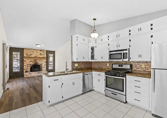 Photo 2 of Single family home for sale at 5885 Hidden Oaks Cir Se, Prior Lake, MN 55372 | MLS# 7138445 | Listing updated on 2026-09-09